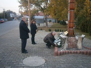 Kladenie vencov/Obecné zastupiteľstvo-Koszorúzás/Képviselőtestület